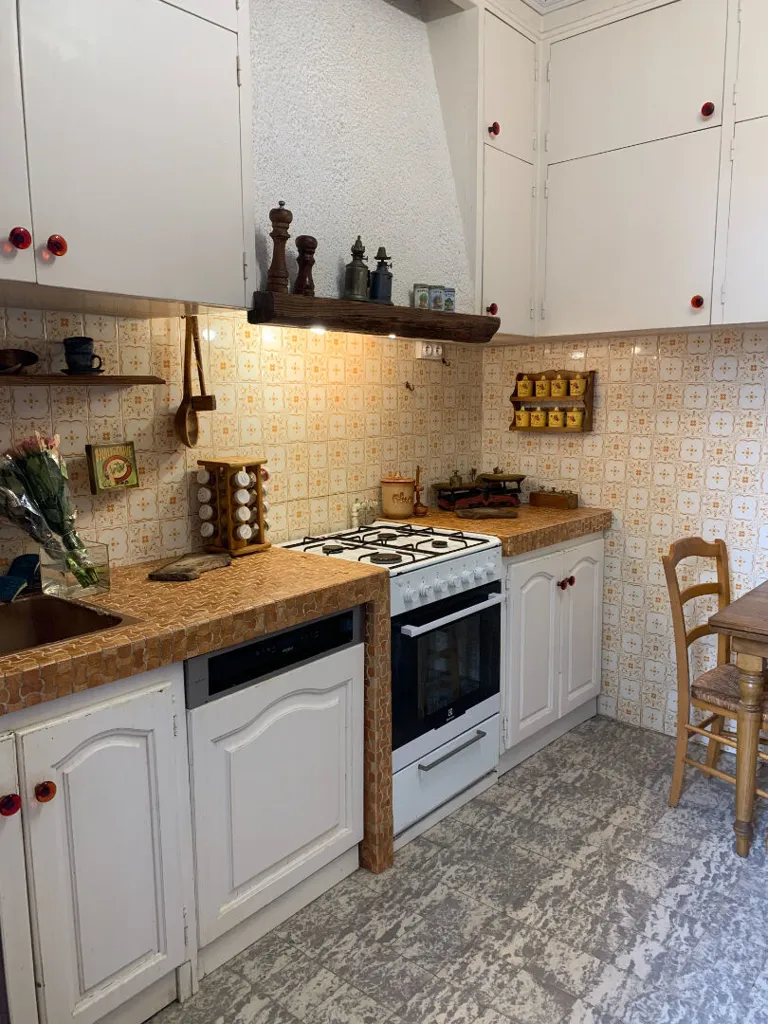 Köök - Charming House with Pool in Valbarelle Heights