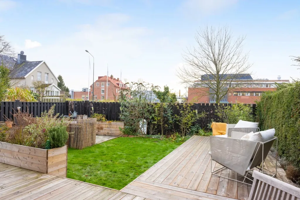 Giardino - Renovated 2-Storey House with Garden in Bellevue