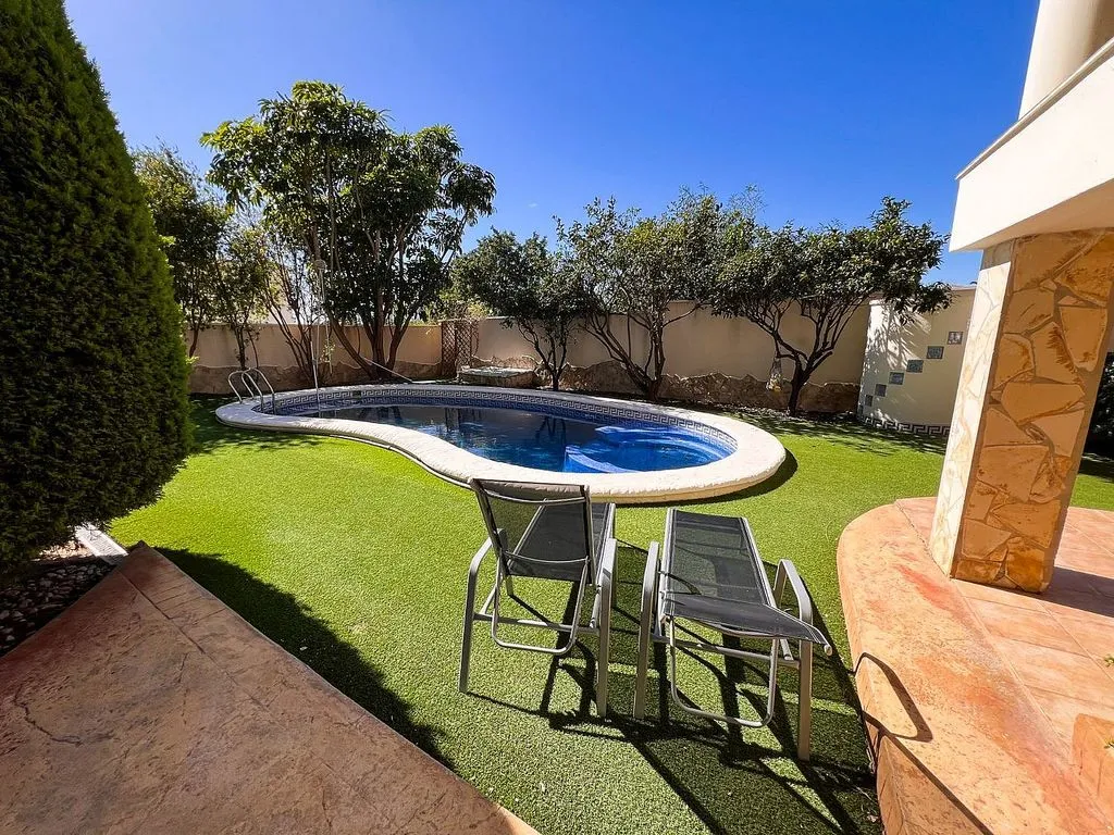 Piscine - Luxury Villa with Pool in Ciudad Quesada