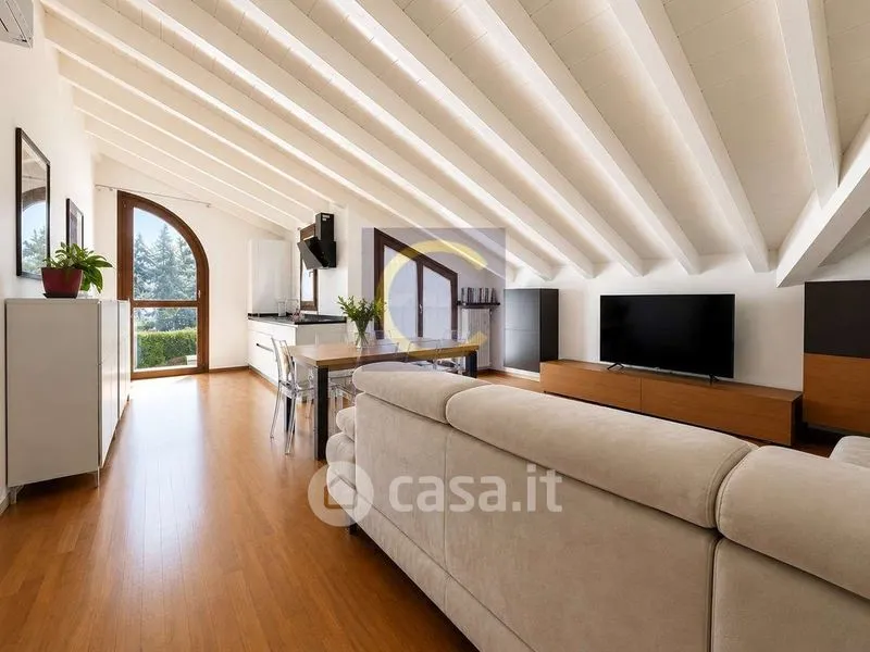 Séjour - Mansarded Apartment with Panoramic View in Appiano Gentile