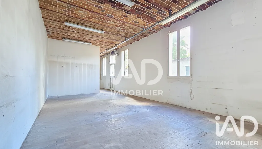 Stanze - Duplex with Breezy Brick Ceiling in Fontainebleau