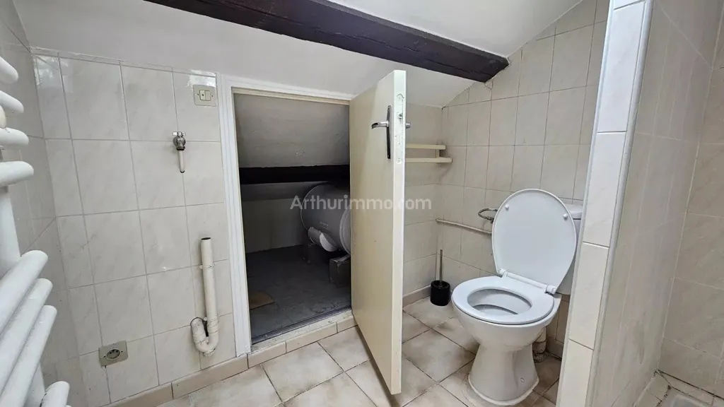 Salles de bain - Studio avec cuisine ouverte à Montlhéry