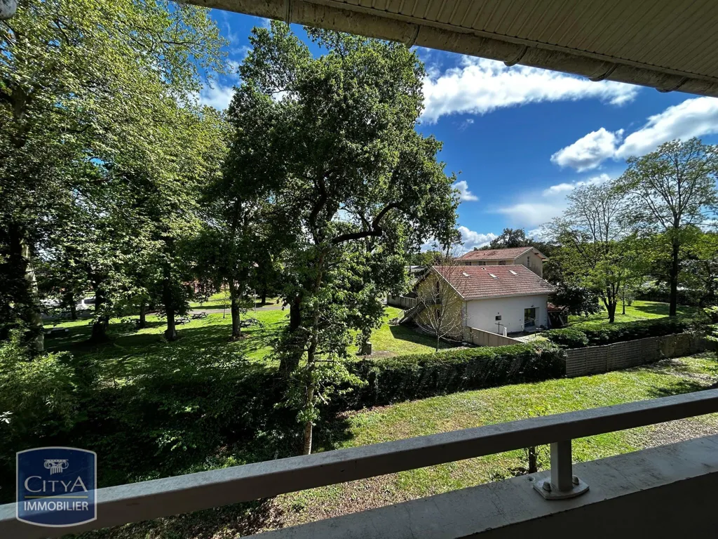 Balcone - Two-Bedroom Apartment with Terrace in Dax