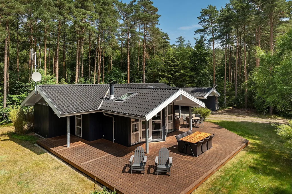 Exterior - Quality Summerhouse with Garden in Helberskov