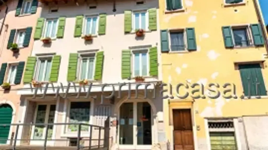 Exterior - Trilocale with Terraced View in Gargnano