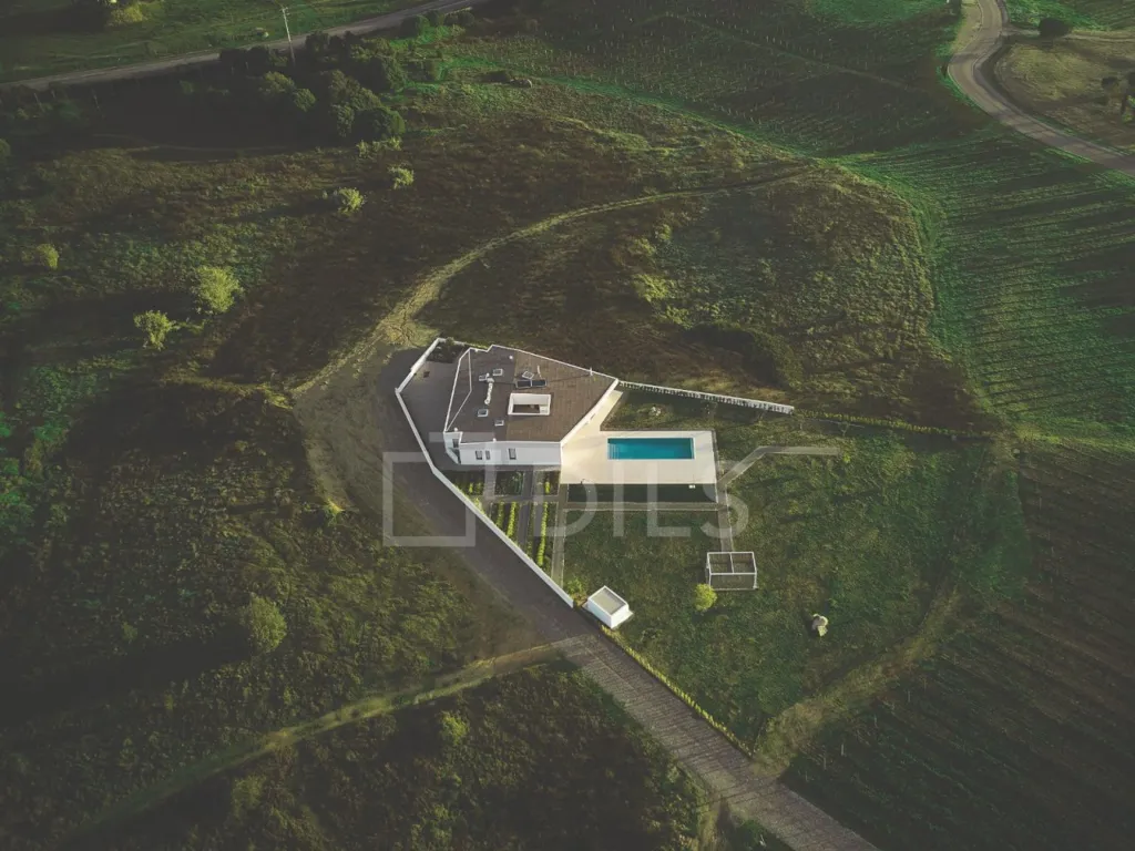 Õhuvaade - Villa with Pool and Vineyard in Alentejo