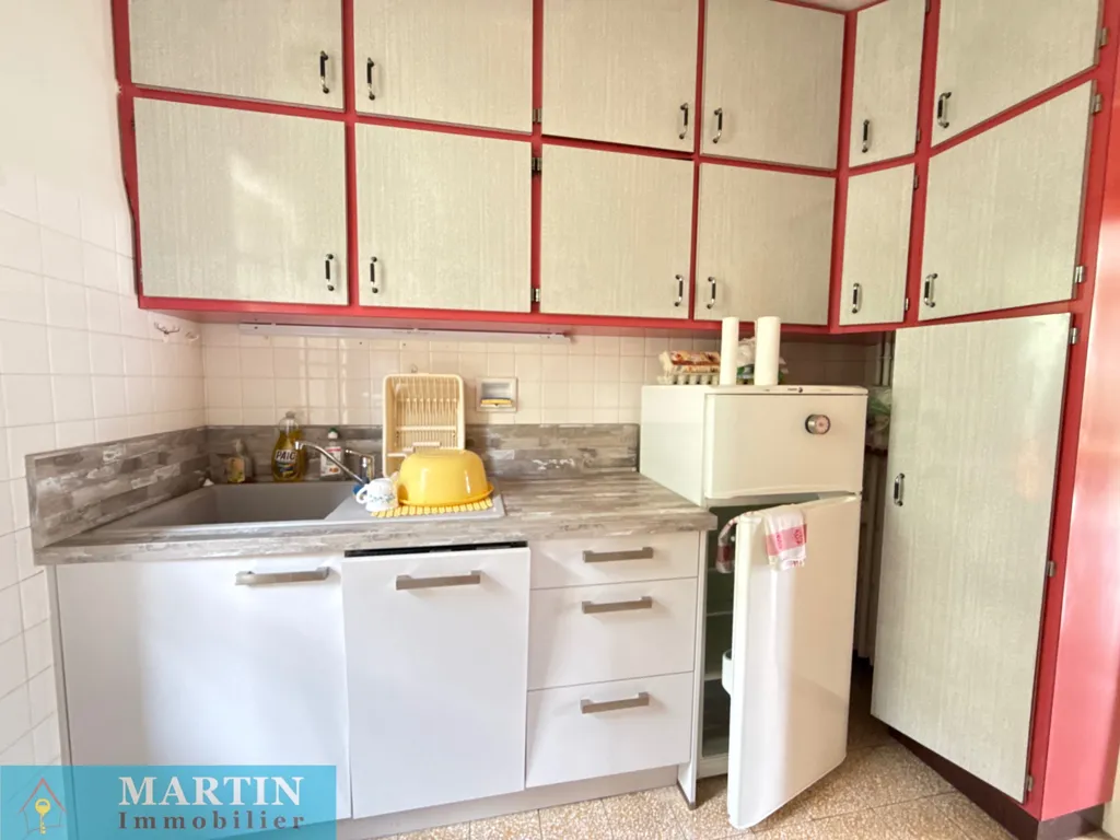 Cucina - Bright 2-Bed Flat with Balcony in Petite Provence