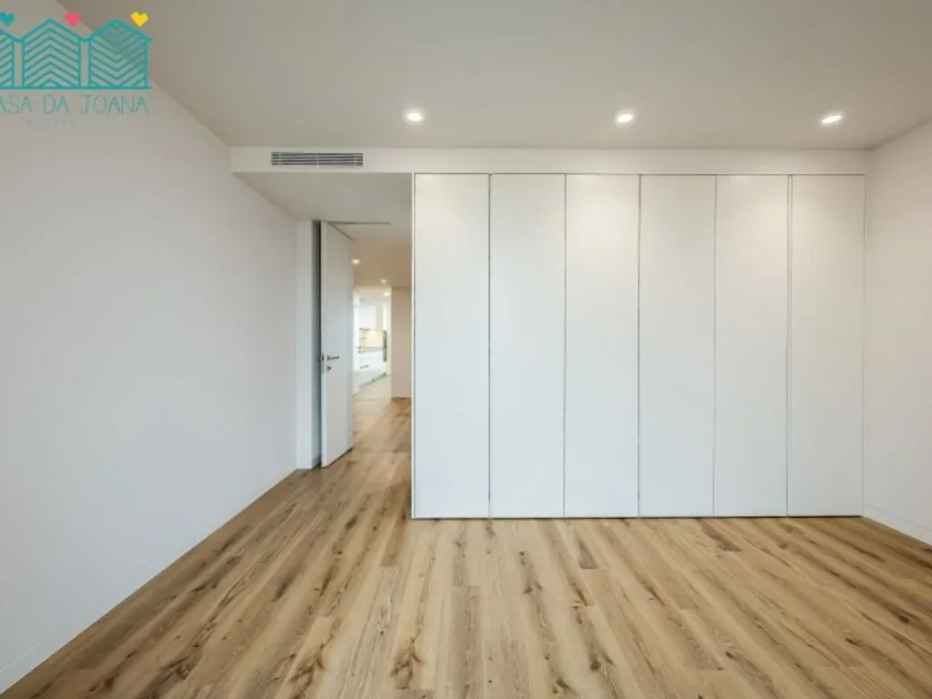 Pièces - Luxury 3-Bedroom Apartment in Aveiro