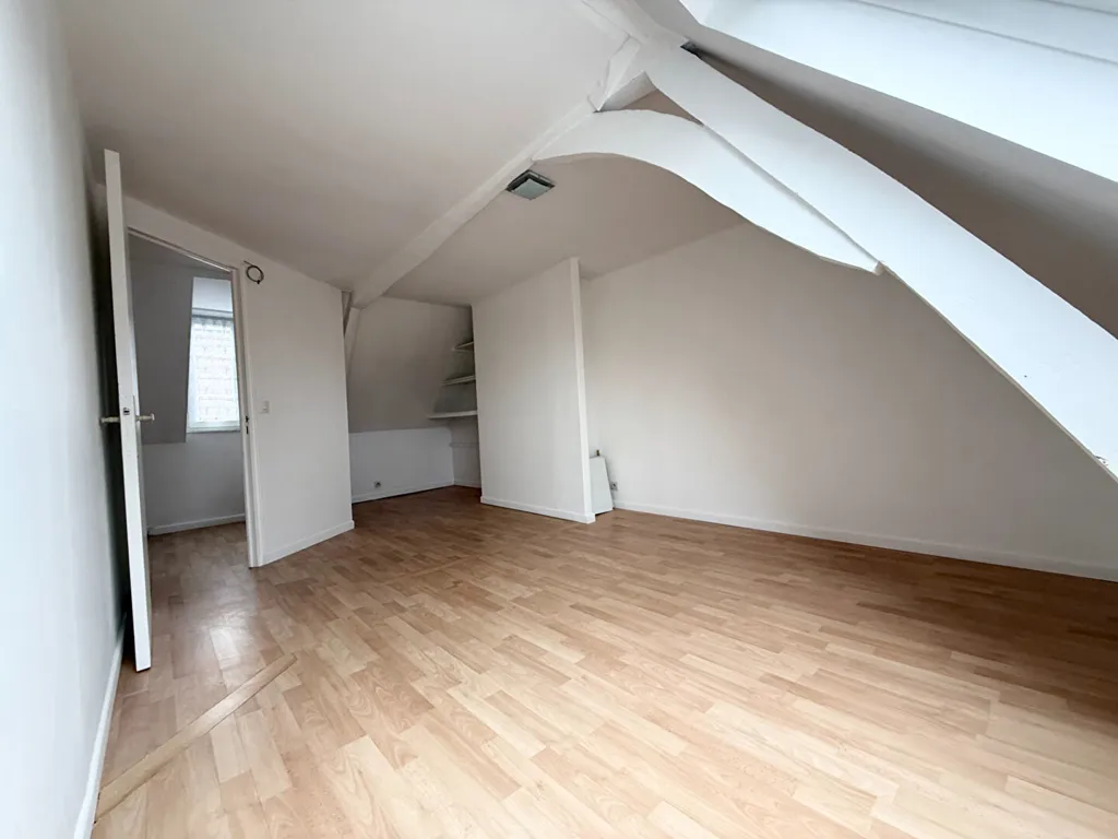 Toad - Semi-Detached House with Garden in Blanc Four Centre