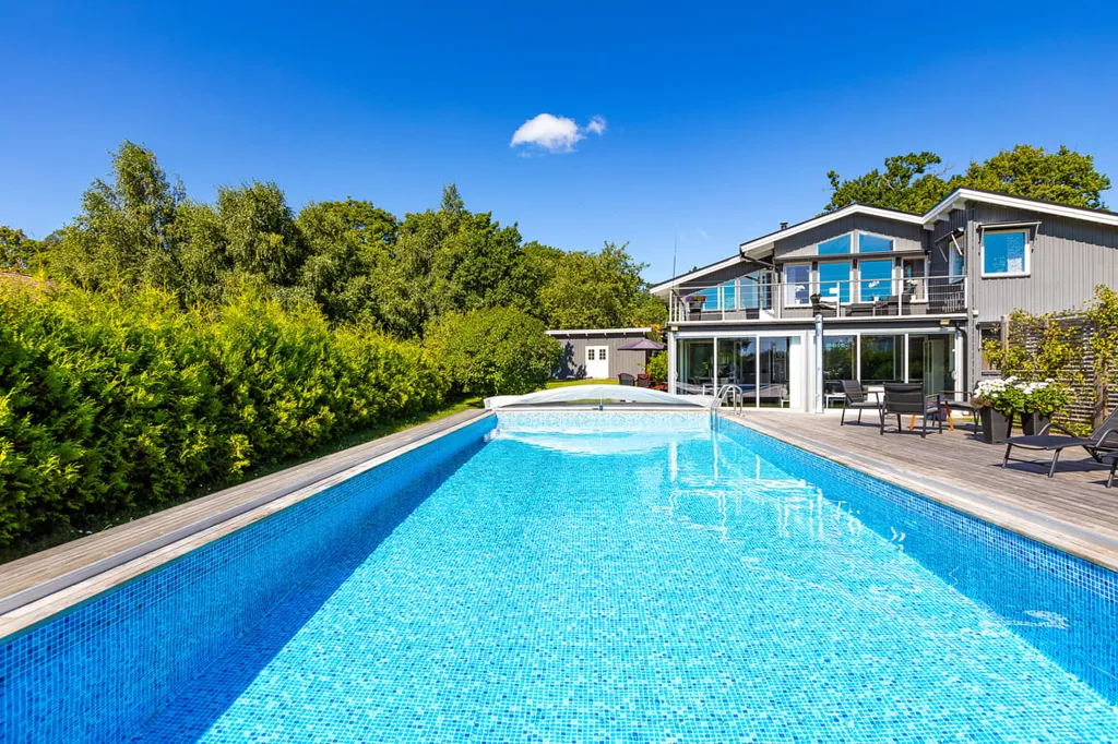 Piscine - Architectural Villa with Sea View in Kalmar