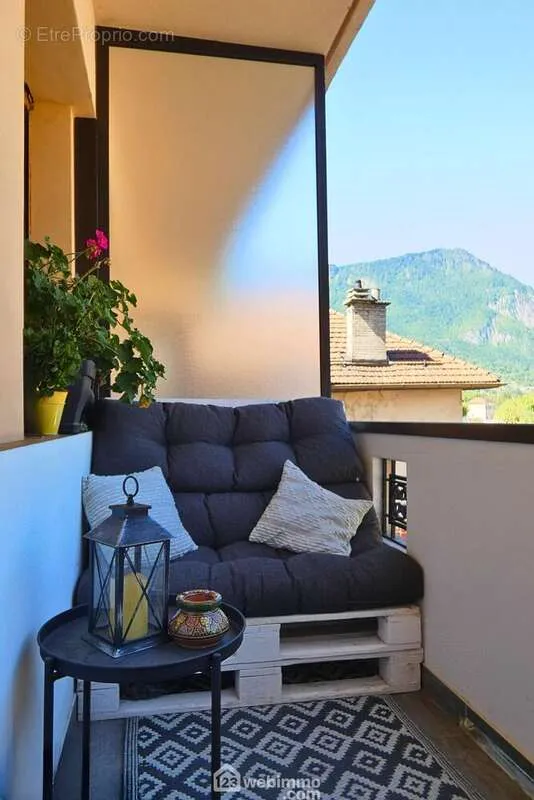 Balcon - Appartement Refait à Neuf avec Vue Montagne à Ugine