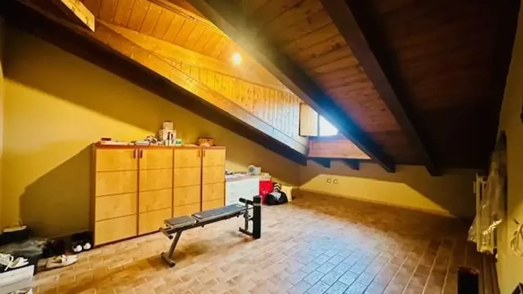 Pièces - Two-Level Apartment with Terrace in Medolla