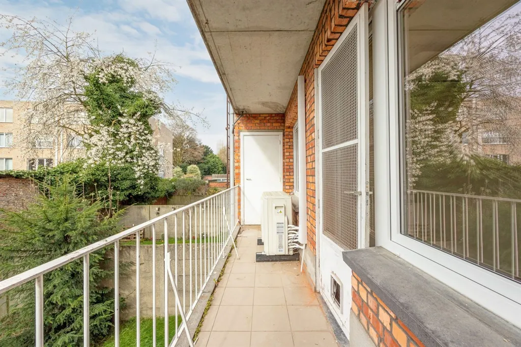 Rõdu - Renovated Garage with Garden Access in Rivierenhof
