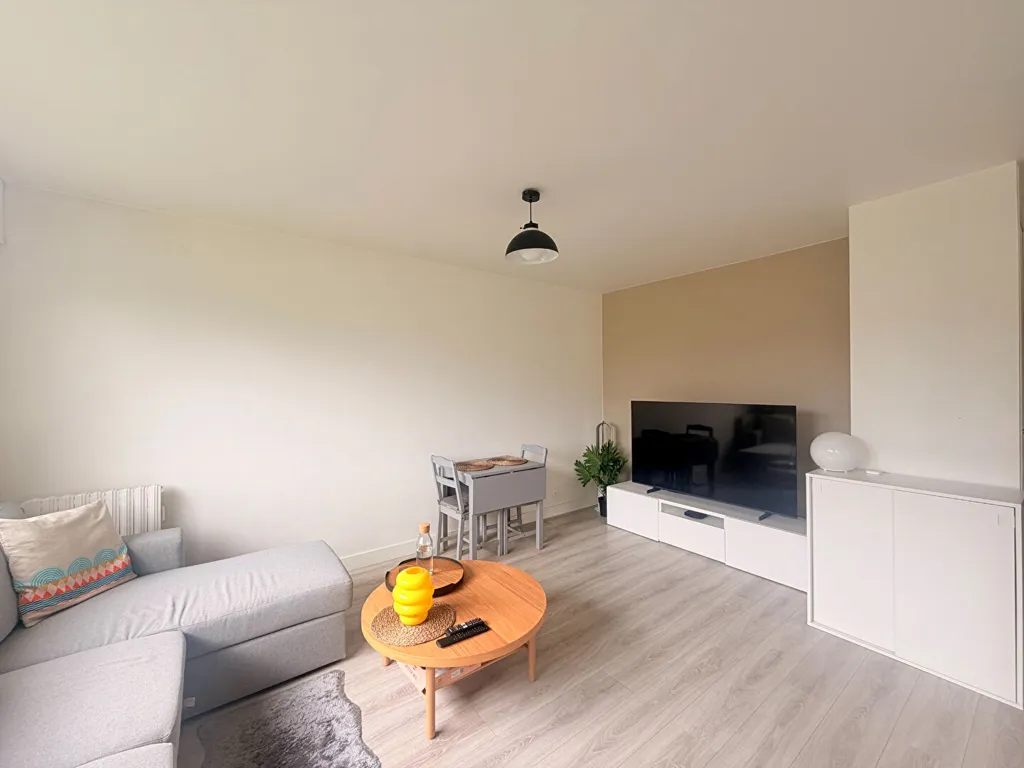 Living Room - Meubled Flat with Parking in Saint-Maur-des-Fossés