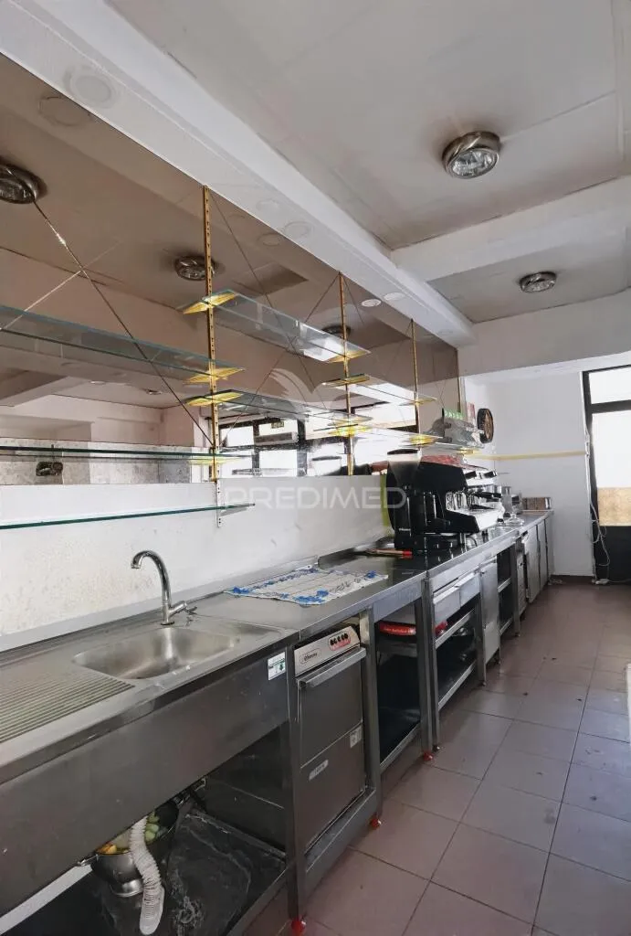 Cuisine - Café with Terrace in Pernes