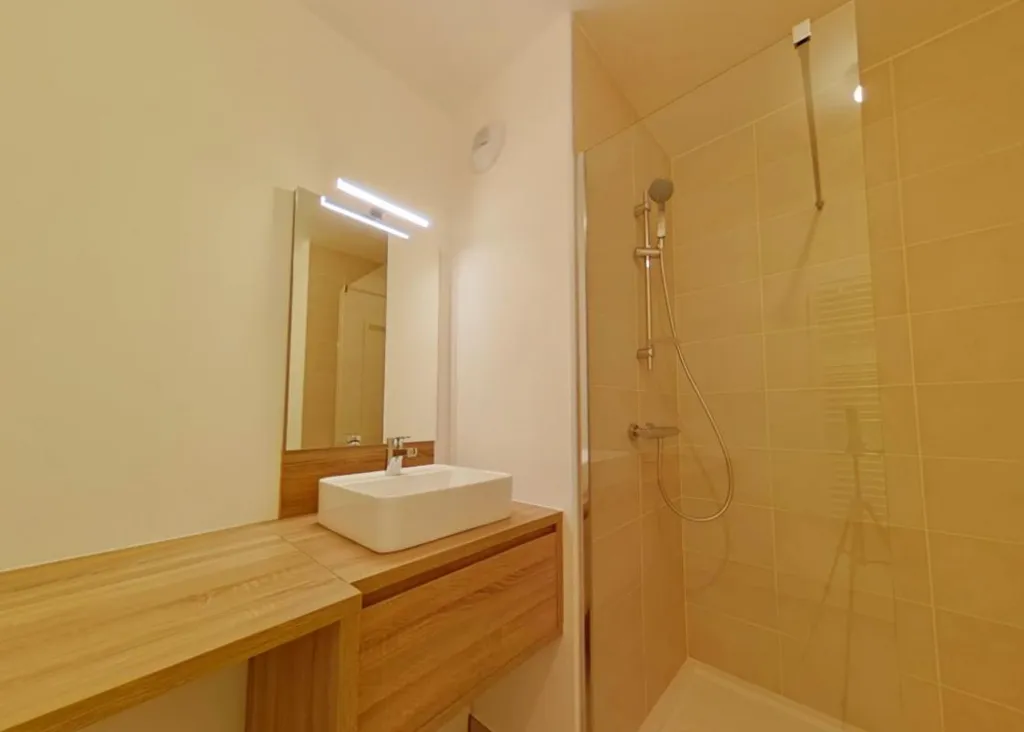 Vannitoad - T2 Apartment with Terrace in Fondettes
