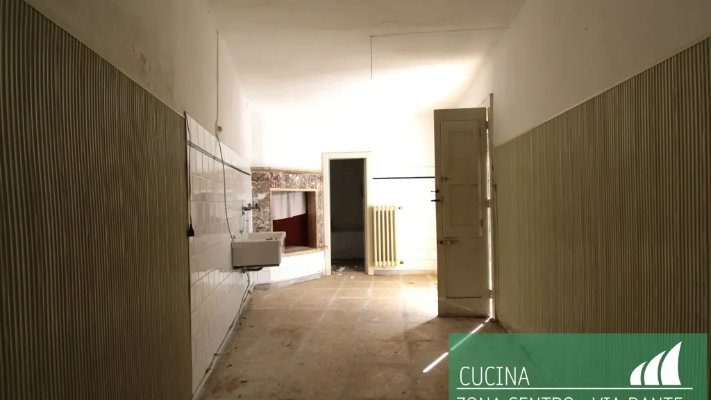 Esik - Independent House to Renovate in Mesagne
