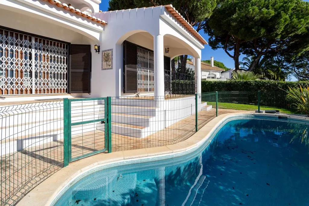 Bassein - Moorish Villa with Pool in Vilamoura