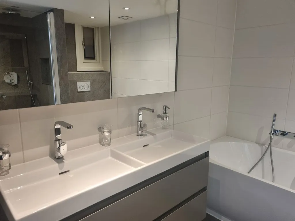 Bathrooms - Split-Level Maisonette with Canal View in Jordaan