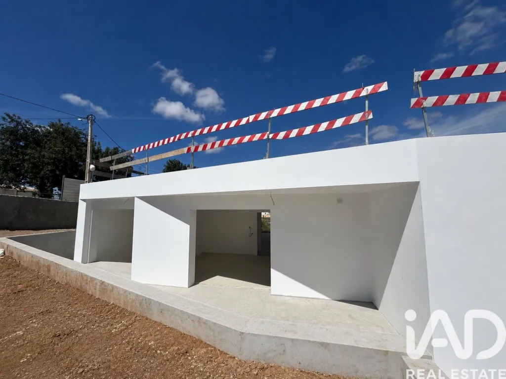Aed - Contemporary Villa with Pool in Almancil