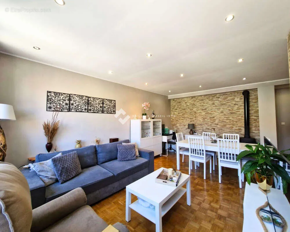 Séjour - Appartement avec Garage et Cour à Perpignan