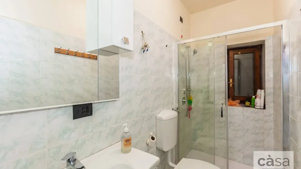 Salles de bain - Semi-detached Apartment with Balcony in Malnate