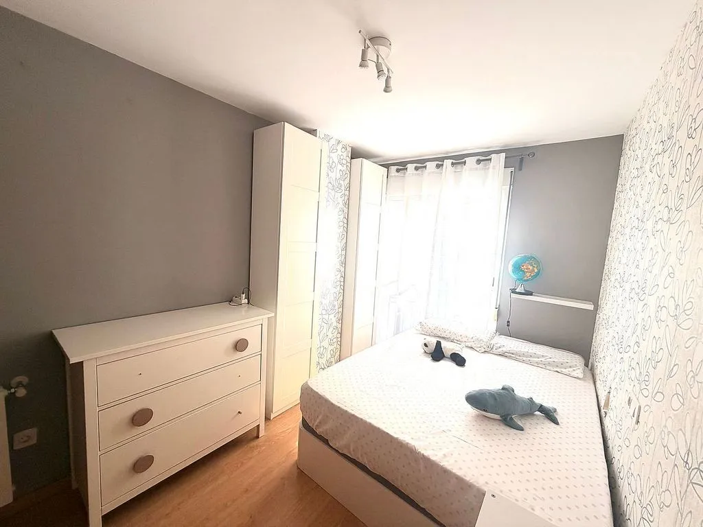 Chambres - Apartment with Balcony in Llombai Area