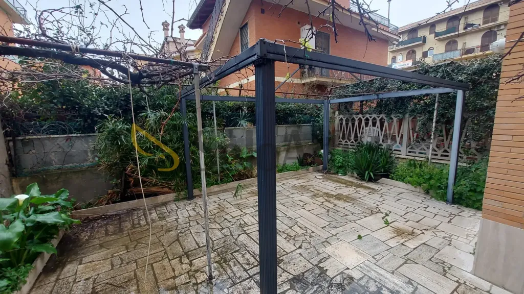 Terrazza - Spacious Trilocale with Outdoor Space in Ladispoli