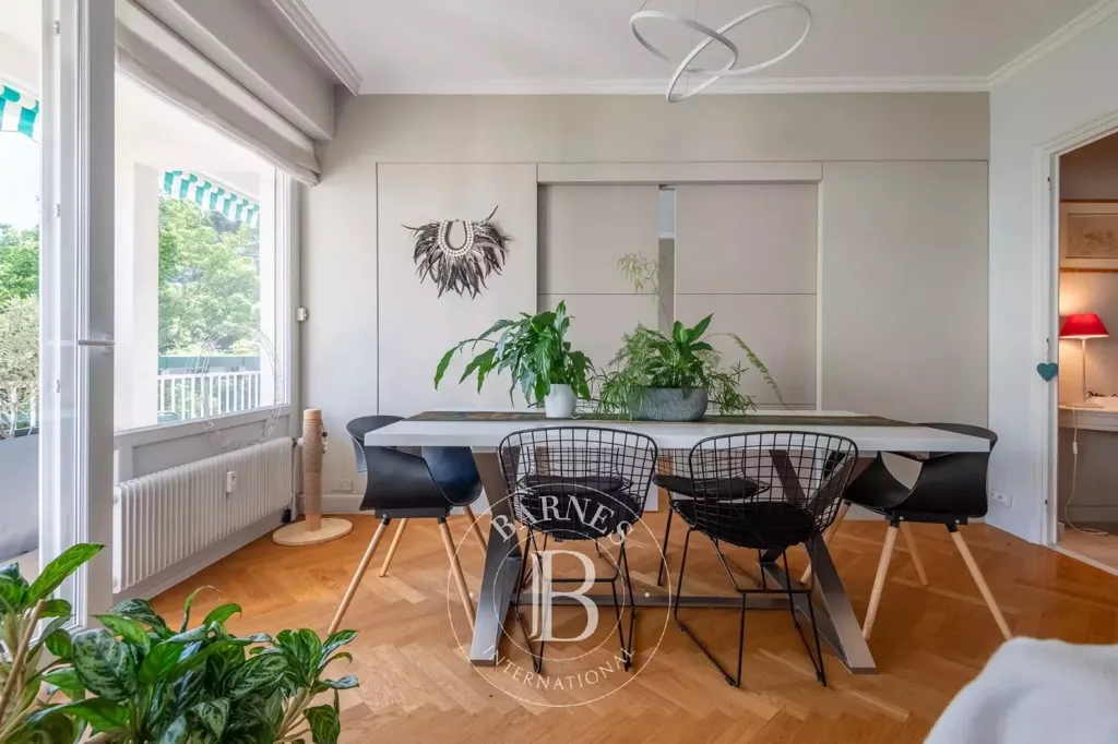 Dining Room - Luxury Flat with Balcony in Lyon's Point du Jour