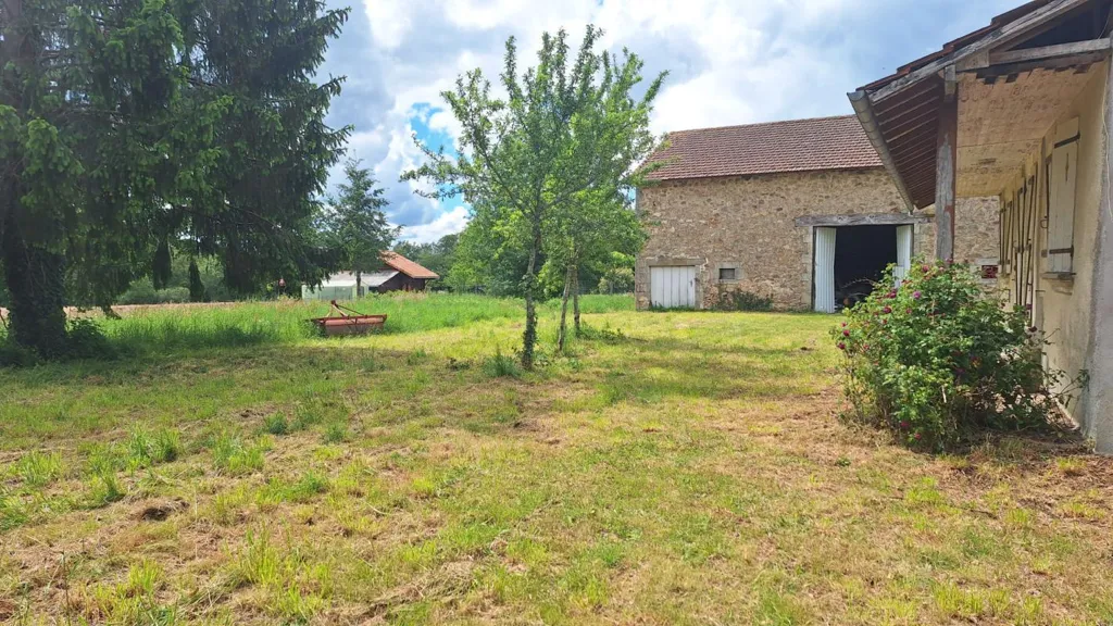 Aed - Detached House with Barn in Calm Setting