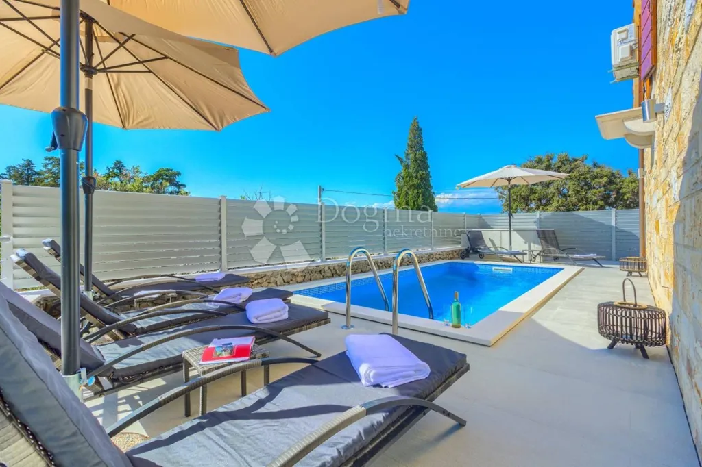 Piscina - Traditional Villa with Pool in Nerežišća