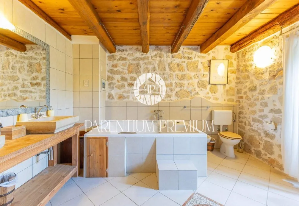 Salles de bain - Charming Stone House with Pool near Poreč
