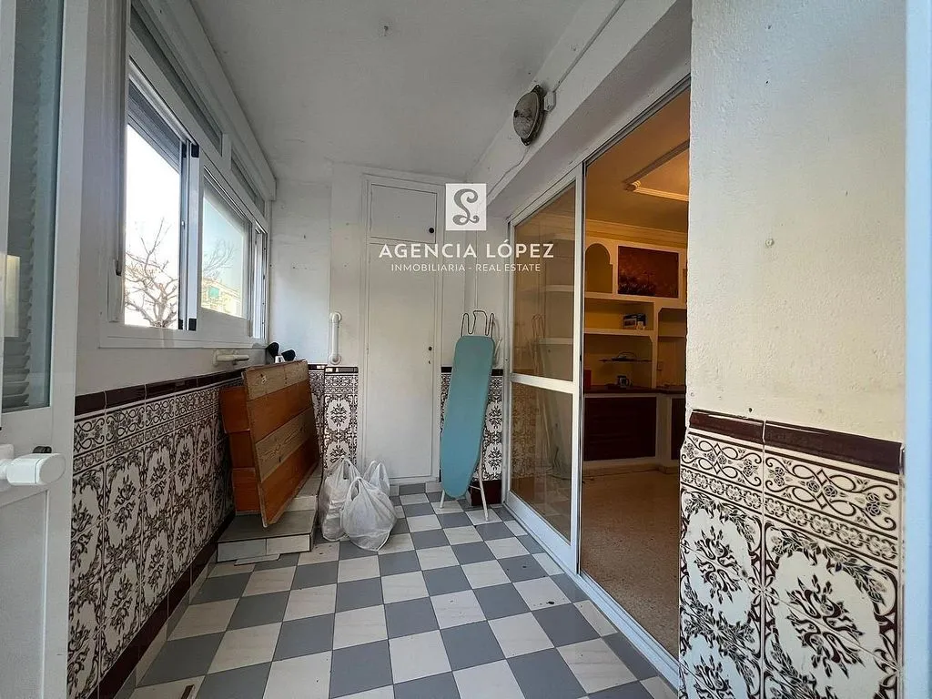 Entrée - Renovated Flat with Sea View in Urban Centre
