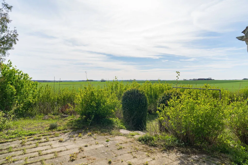 Aed - Villa with Workshop in Open Landscape