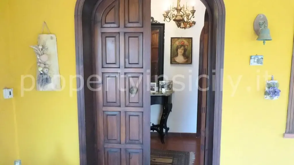 Esik - Villa with Sea View in Siracusa