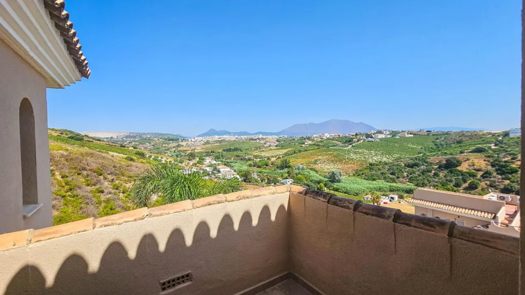 Terrasse - Refurbished Semi-Detached with Pool in La Duquesa