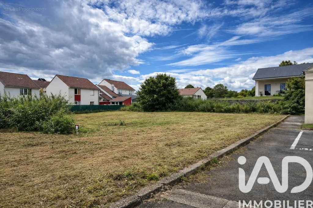Aed - Buildable Plot with 20m Façade in Folschviller