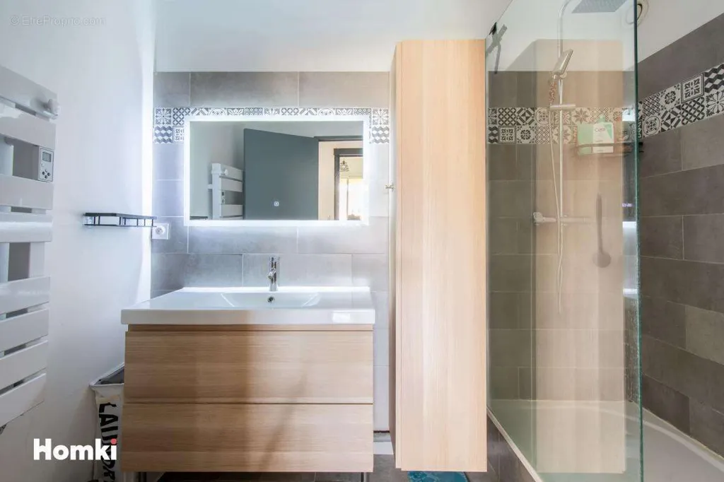 Bathrooms - Renovated 2-Bed Flat with Terrace in Montpellier Celleneuve