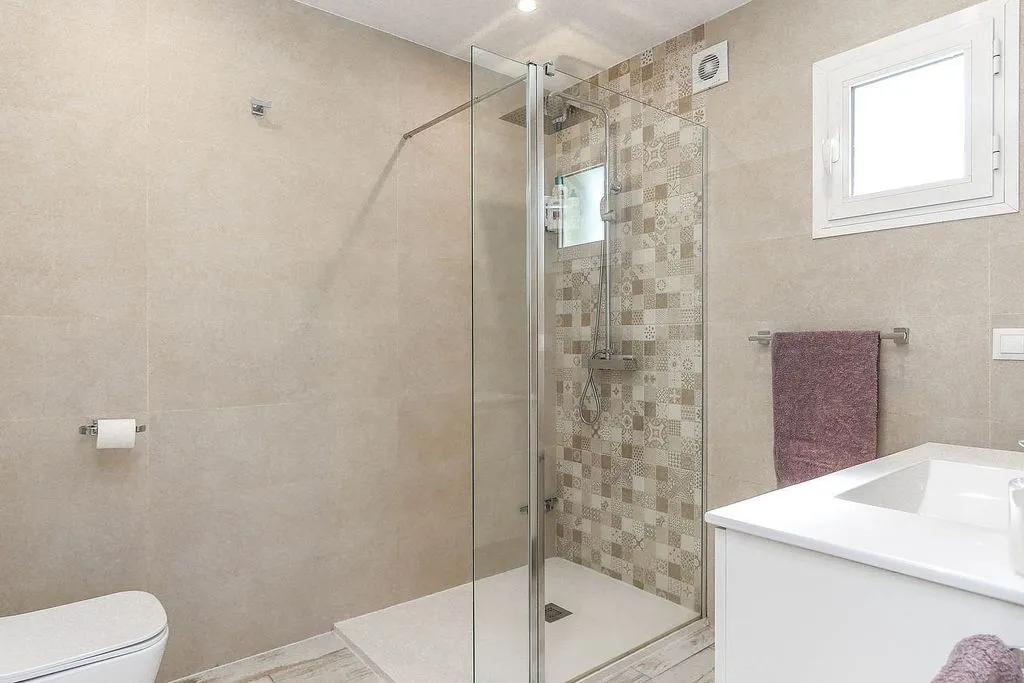 Salles de bain - Rustic House with Pool in Tolox