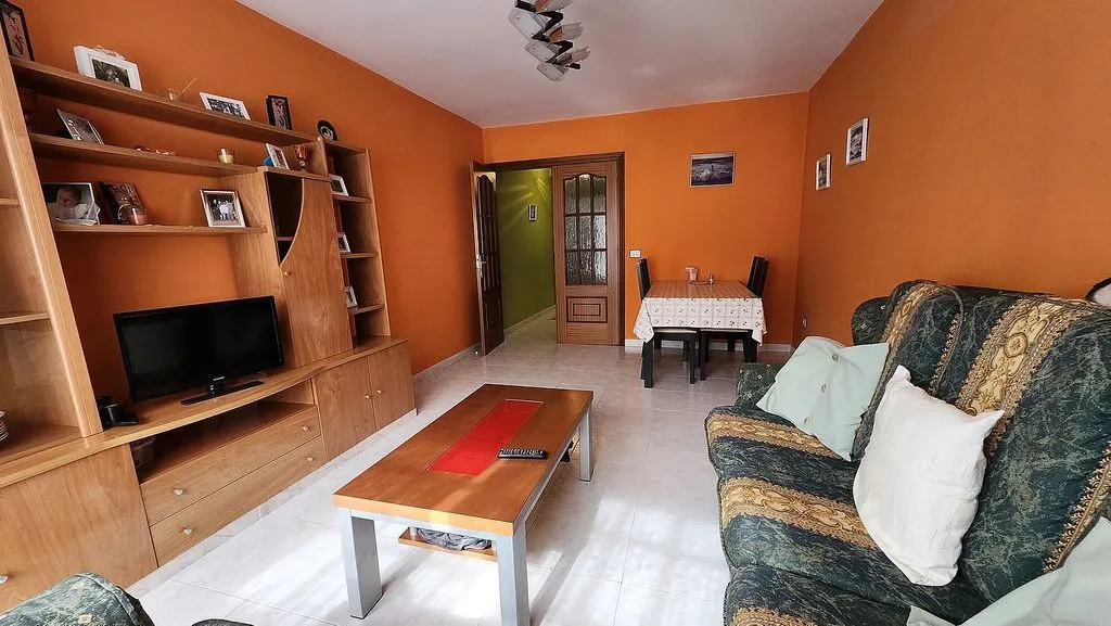 Living Room - 2-Bedroom Flat with Balcony in Miño
