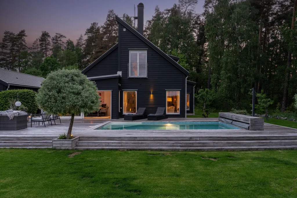 Bassein - Luxury Villa with Pool in Ekängen