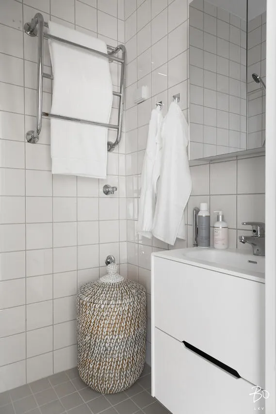 Bathrooms - Modernised Studio with Garden in Ullanlinna, Helsinki