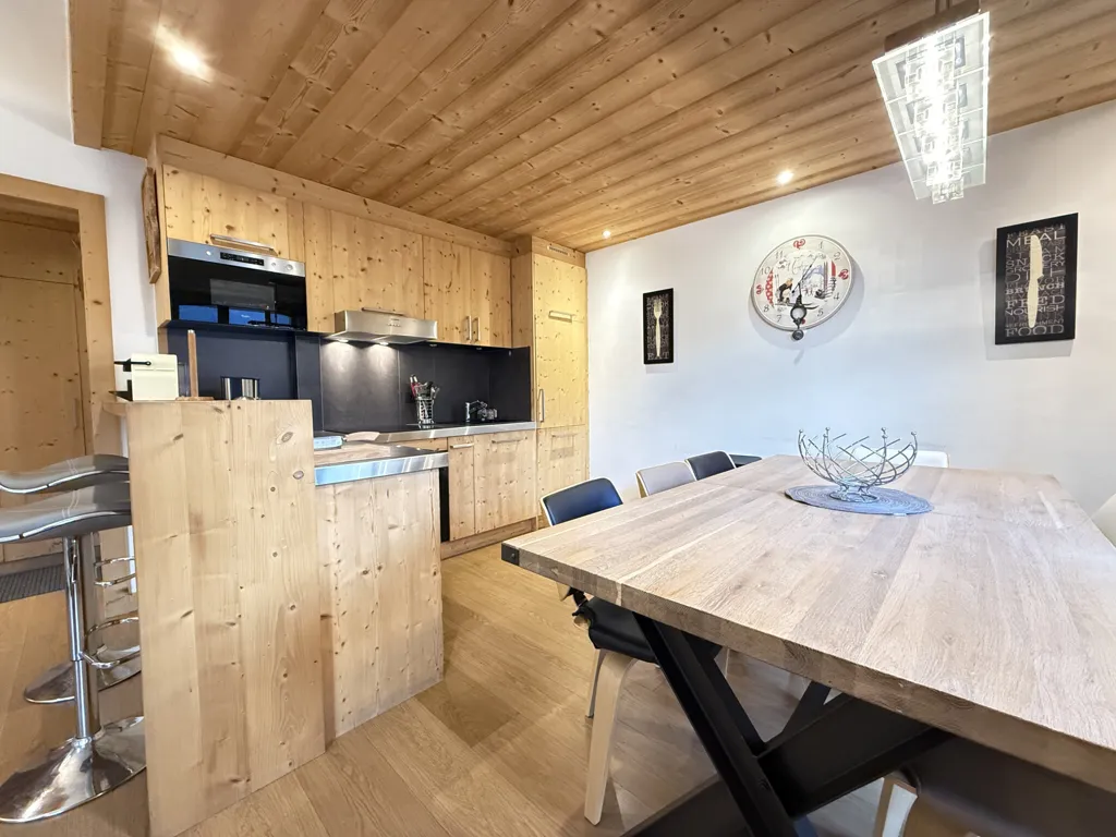 Salle à manger - Appartement Rénové avec Balcon à Praz-sur-Arly
