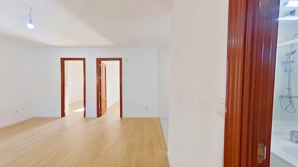 Toad - Three-Bedroom Flat with Ascensor in Puente de Vallecas