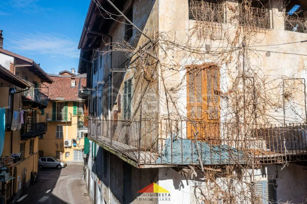 Välivaade - Restoration Project in Historic Centre, Saluzzo