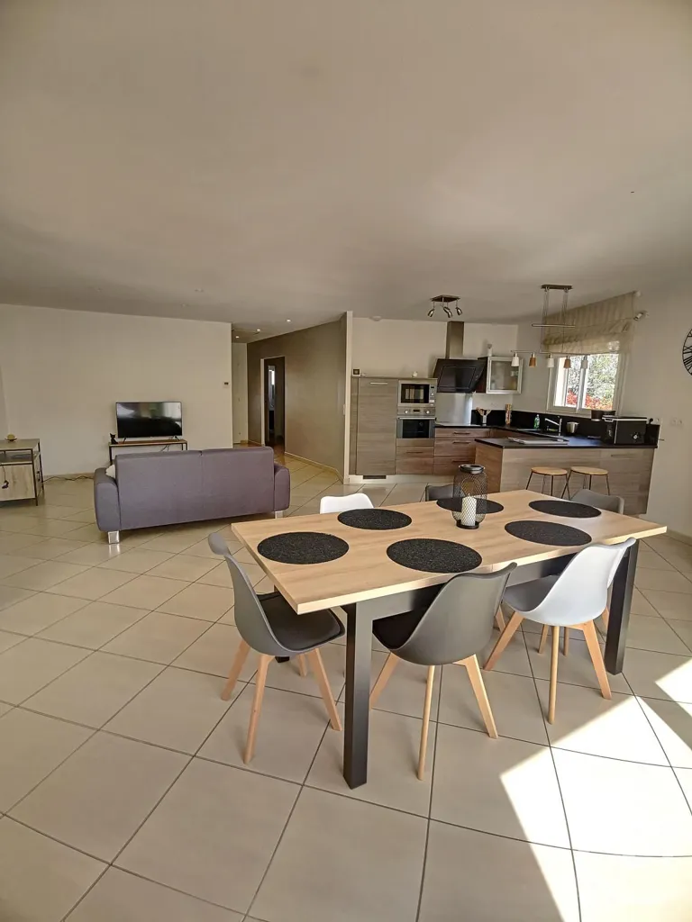 Söögituba - 4-Bedroom House with Pool in Pyrénées-Orientales