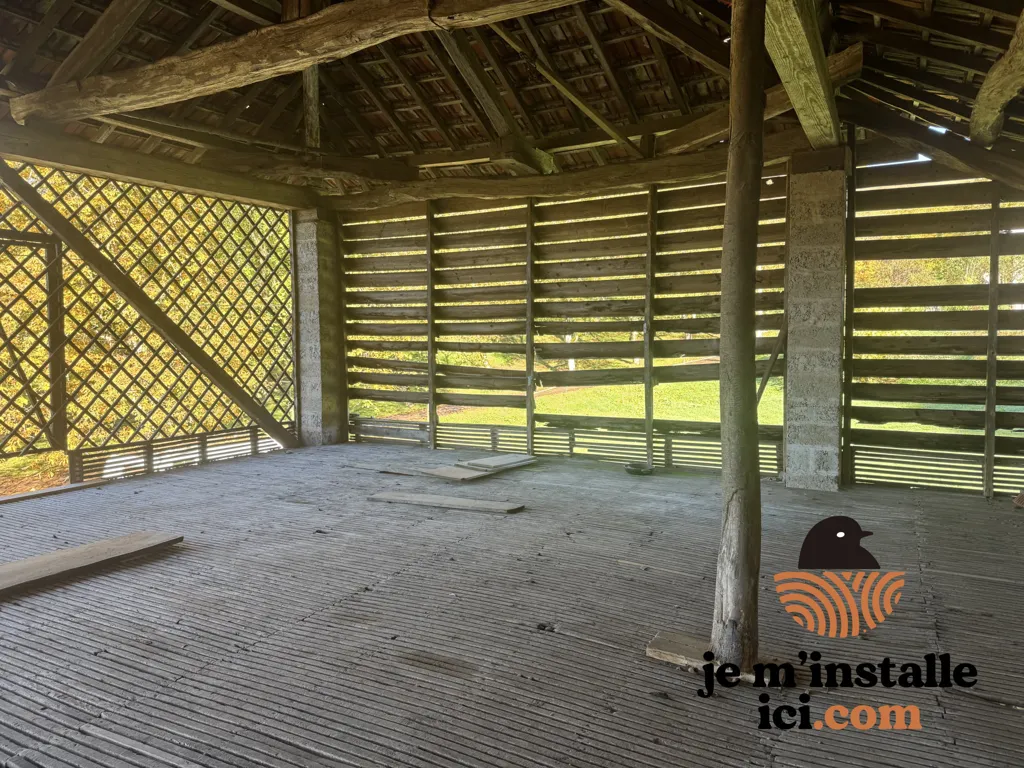 Pièces - Corps de Ferme à Rénover avec Vue Campagne à Quincieu