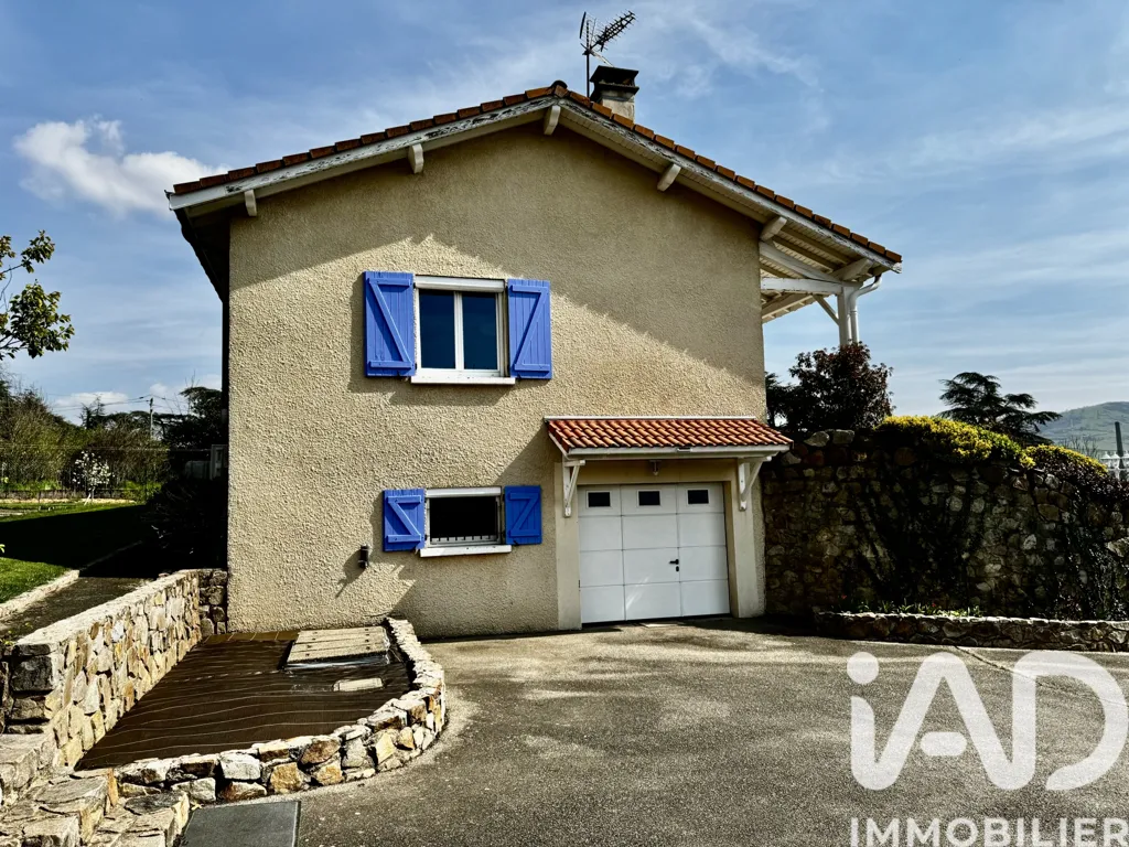 Esterno - Traditional House with Garden View in Saint-Chamond