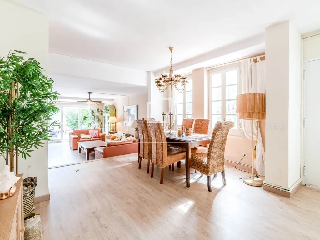 Söögituba - Six-Bedroom House with Pool in Levantina