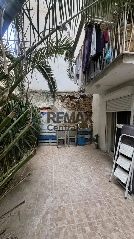 Garden - Semi-Basement Apartment with Garden in Athens Centre